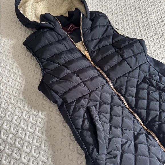 Ci Sono Navy Blue Quilted Vest w/Sherpa Lining - Picture 2 of 11